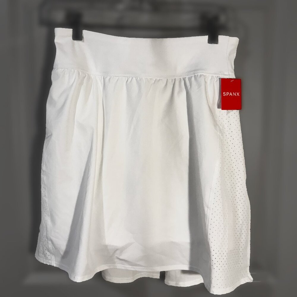 SPANX Get Moving NWT White Skort Size Medium